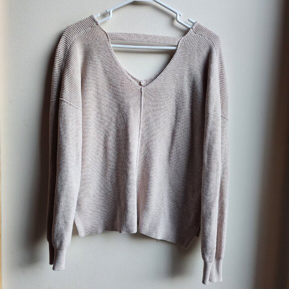 Hippie Rose Beige V-Neck Open Back Detail Sweater Size Medium - Picture 10 of 11